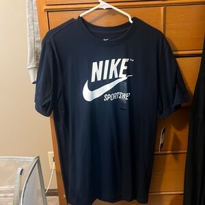 navy blue nike tee shirt